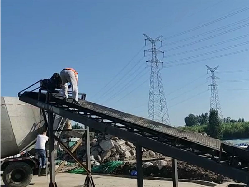 皮帶輸送機(jī) 皮帶輸送機(jī)