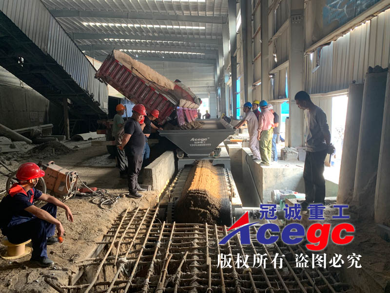 側(cè)車位卸砂機(jī) 側(cè)車位卸砂機(jī)